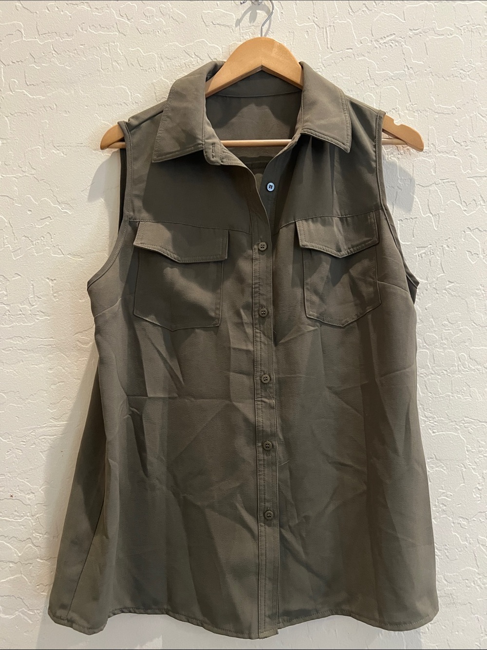 NWOT SZL Sleeveless Button-Up Shirt - Green